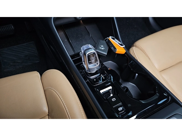 Volvo XC40 B4 Inscription - автомобили, коли, обяви за нови и употребявани 8