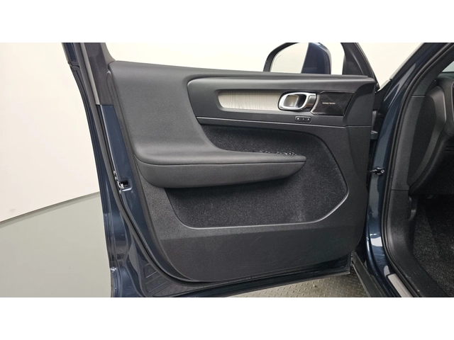 Volvo XC40 B4 Inscription - автомобили, коли, обяви за нови и употребявани 9