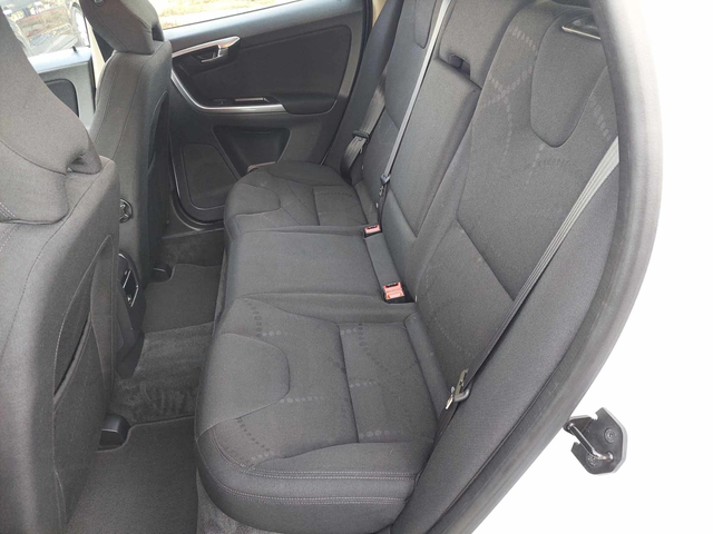 Volvo XC60 D4 2, 0d 163ps AUTOMATIC - автомобили, коли, обяви за нови и употребявани 11