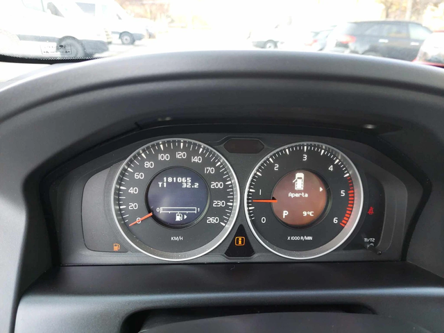 Volvo XC60 D4 2, 0d 163ps AUTOMATIC - автомобили, коли, обяви за нови и употребявани 9