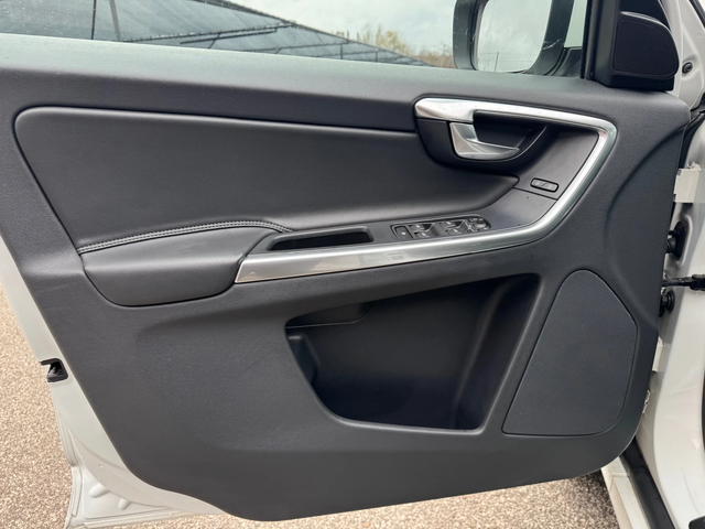 Volvo XC60 2.0D-FACELIFT-AUT-NAVI-DIGITAL - автомобили, коли, обяви за нови и употребявани 7