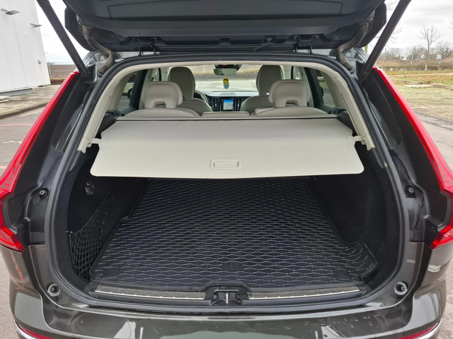 Volvo XC60 2.0HYBRID Face Lift Navi Пдгрев Общуване Камера - автомобили, коли, обяви за нови и употребявани 13