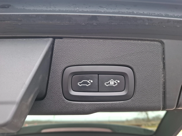 Volvo XC60 2.0HYBRID Face Lift Navi Пдгрев Общуване Камера - автомобили, коли, обяви за нови и употребявани 14