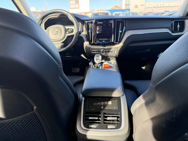 Volvo XC60 B4 AWD INSCRIPTION - автомобили, коли, обяви за нови и употребявани 13