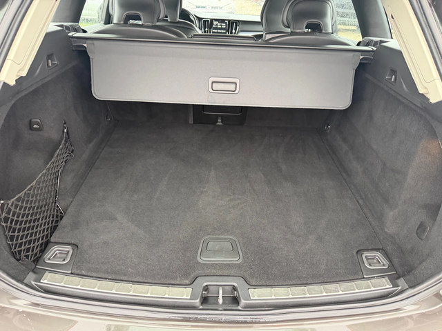 Volvo XC60 B4 AWD (KATO НОВА) - автомобили, коли, обяви за нови и употребявани 14