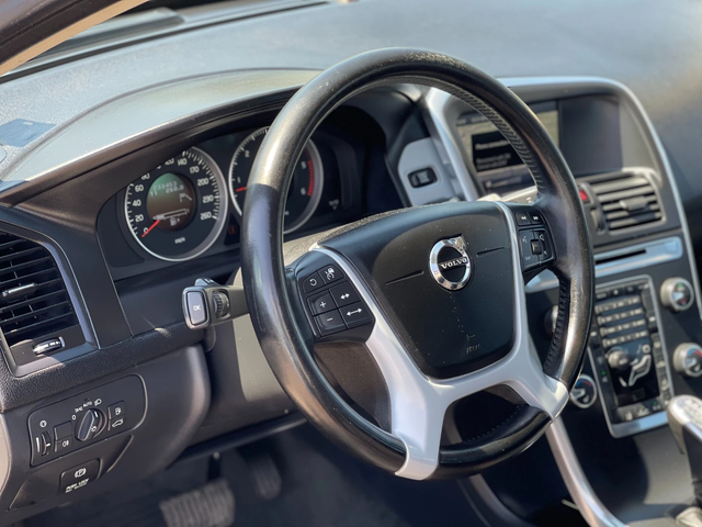 Volvo XC60 2.4D4 AWD - автомобили, коли, обяви за нови и употребявани 10