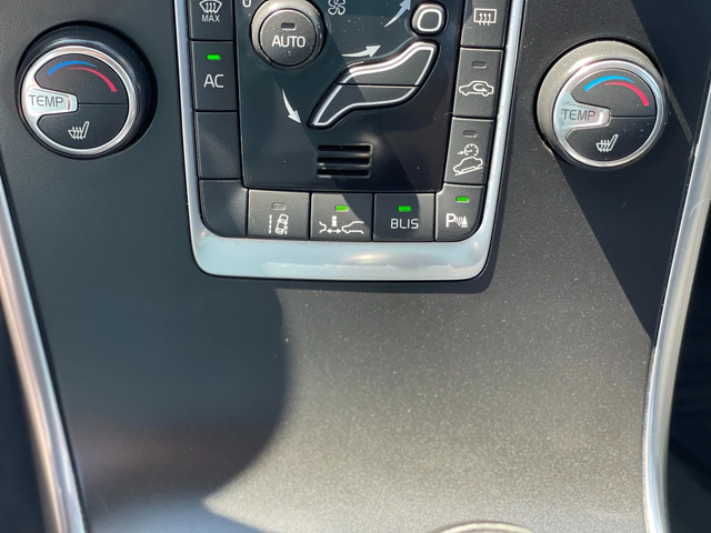 Volvo XC60 2.4D4 AWD - автомобили, коли, обяви за нови и употребявани 13