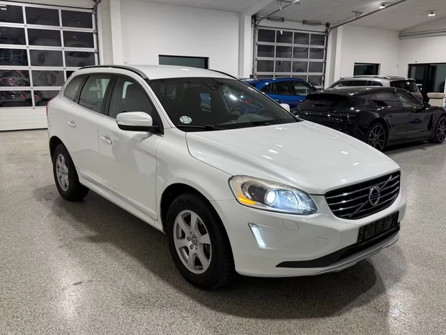 Volvo XC60 2.0 D4 Momentum 181ps Geartronic Xenon Navi - автомобили, коли, обяви за нови и употребявани 0