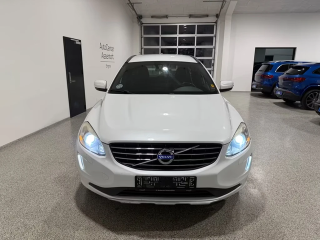 Volvo XC60 2.0 D4 Momentum 181ps Geartronic Xenon Navi - автомобили, коли, обяви за нови и употребявани 1
