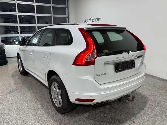 Volvo XC60 2.0 D4 Momentum 181ps Geartronic Xenon Navi - автомобили, коли, обяви за нови и употребявани 3