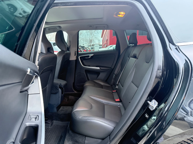 Volvo XC60 Бенз/ГАЗ* ПОДГРЕВ* 4х4* КАМЕРА* АВТОПИЛОТ - автомобили, коли, обяви за нови и употребявани 11