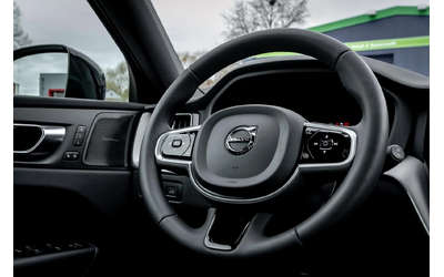 Volvo XC60 R-Design - автомобили, коли, обяви за нови и употребявани 10