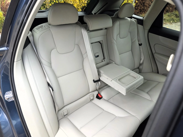 Volvo XC60 2.0/D4/AWD/Automatic - автомобили, коли, обяви за нови и употребявани 12