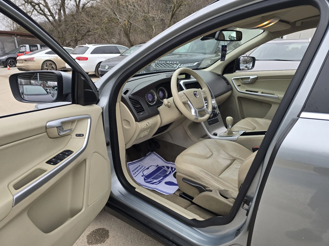 Volvo XC60 2.4D4 4Х4 163к.с - автомобили, коли, обяви за нови и употребявани 9