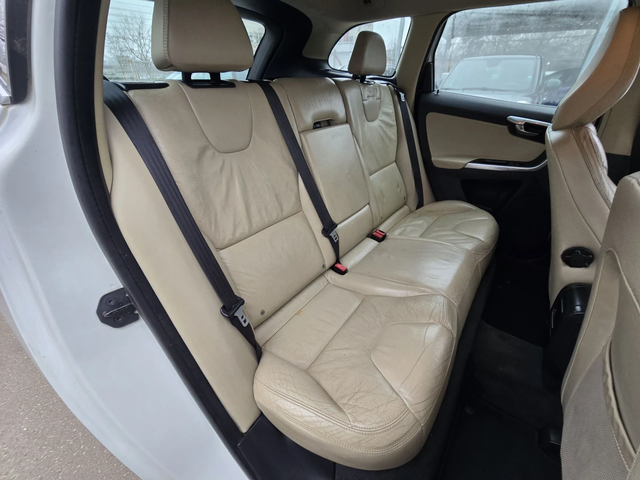 Volvo XC60 2.4d 163к.с 4x4 6 скорости - автомобили, коли, обяви за нови и употребявани 14