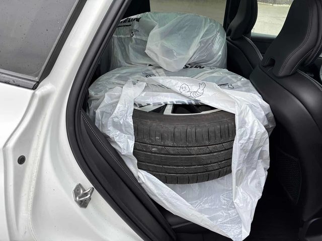 Volvo XC60 * R Design * DISTRONIC* PANO* + ГУМИ - автомобили, коли, обяви за нови и употребявани 14