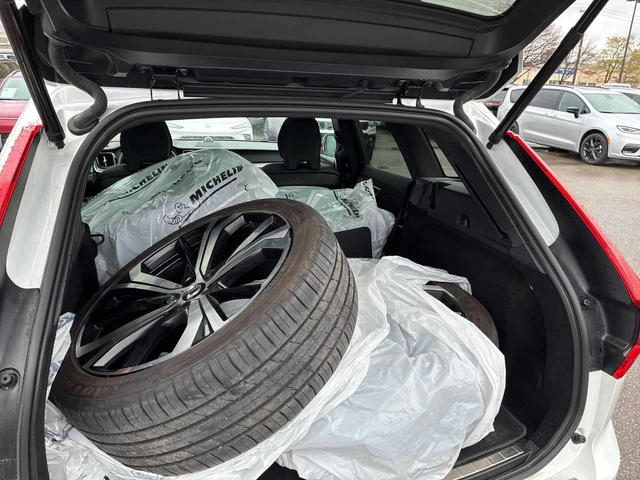 Volvo XC60 * R Design * DISTRONIC* PANO* + ГУМИ - автомобили, коли, обяви за нови и употребявани 15