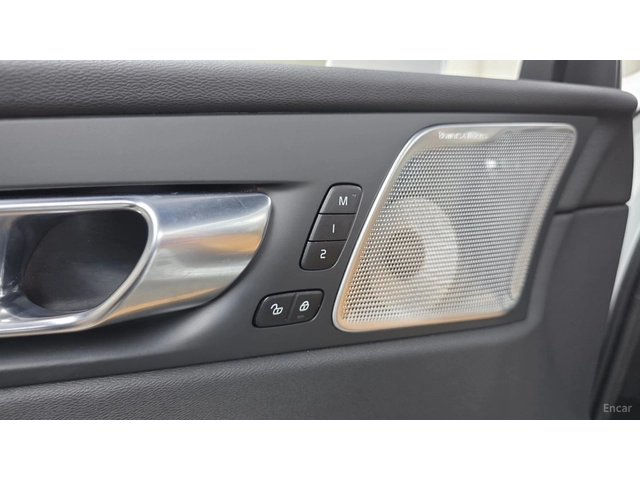 Volvo XC60 T8* ULTRA BRIGHT* BOWERS&WILKINS* ПАНО* 360* HUD* - автомобили, коли, обяви за нови и употребявани 15