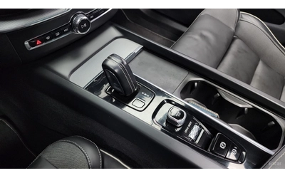Volvo XC60 T8* R-Design* 360* HUD* HARMAN KARDON* PANO* ПОДГР - автомобили, коли, обяви за нови и употребявани 8