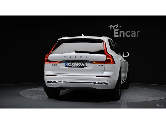 Volvo XC60 B5 Ultra Bright* HUD* 360* МАСАЖИ* КОЖА* ПАНО - автомобили, коли, обяви за нови и употребявани 3