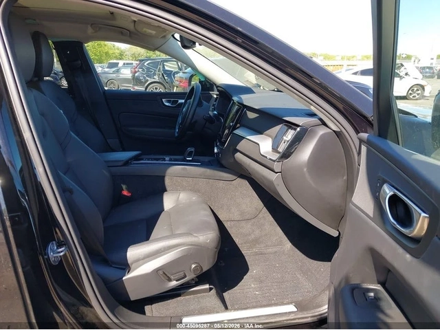 Volvo XC60 B5 Core AWD - автомобили, коли, обяви за нови и употребявани 4