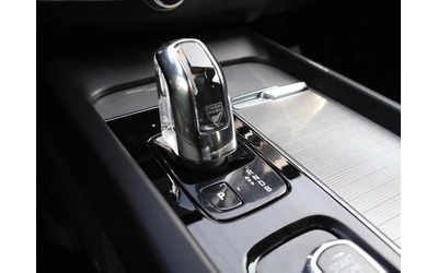 Volvo XC60 T8 R-Design Plug-in Hybrid AWD - автомобили, коли, обяви за нови и употребявани 12