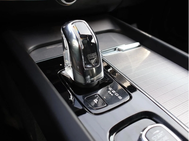 Volvo XC60 T8 R-Design Plug-in Hybrid AWD - автомобили, коли, обяви за нови и употребявани 12