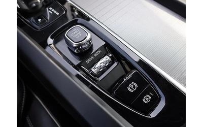Volvo XC60 T8 R-Design Plug-in Hybrid AWD - автомобили, коли, обяви за нови и употребявани 16