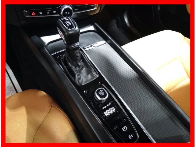 Volvo XC60 T6 AWD Momentum - автомобили, коли, обяви за нови и употребявани 11