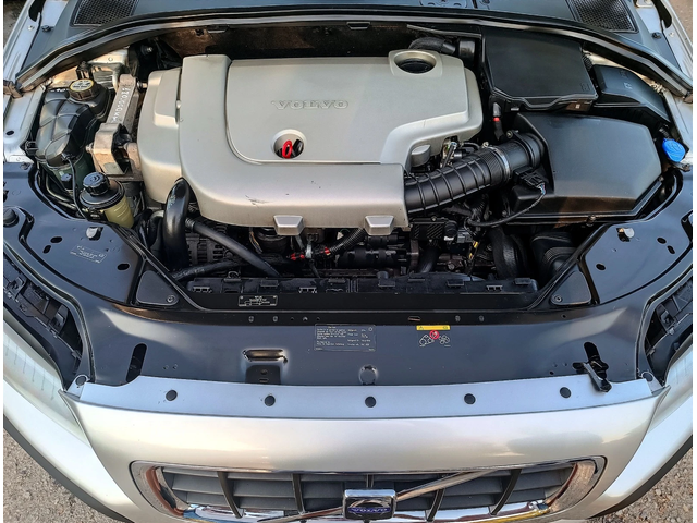 Volvo Xc70 2.4D5/SIMNUM - автомобили, коли, обяви за нови и употребявани 7