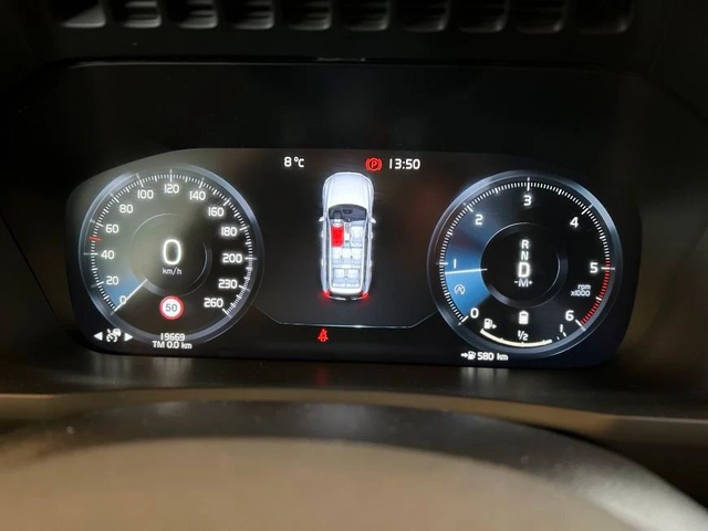 Volvo Xc90 R-Design - автомобили, коли, обяви за нови и употребявани 9