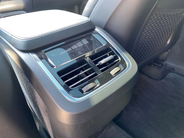 Volvo Xc90 R-Design - автомобили, коли, обяви за нови и употребявани 9