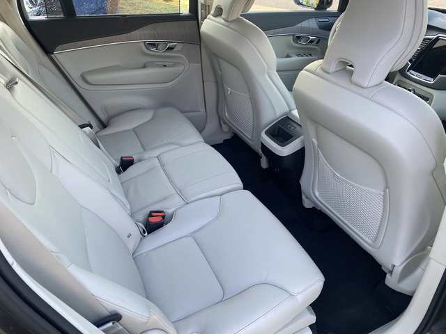 Volvo XC90 B5/ AWD/ MHEV/ Plus Dark - автомобили, коли, обяви за нови и употребявани 11