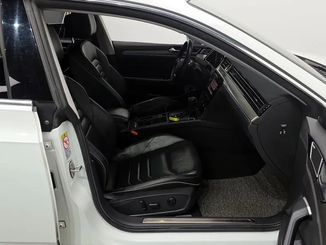 VW Arteon 2.0 Tdi Prestige 4Motion - автомобили, коли, обяви за нови и употребявани 10