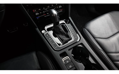 VW Arteon 2.0 TDI R-Line 4Motion - автомобили, коли, обяви за нови и употребявани 6