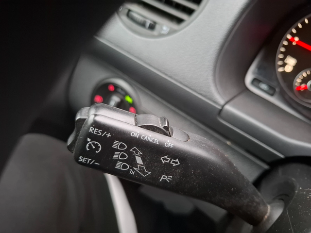 VW Caddy 1.6TDI - автомобили, коли, обяви за нови и употребявани 9