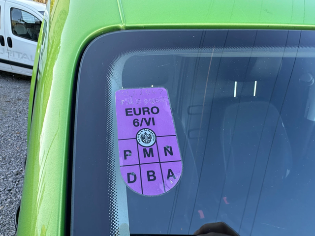 VW Caddy 2.0TDI КАТО НОВ! EURO6 - автомобили, коли, обяви за нови и употребявани 15