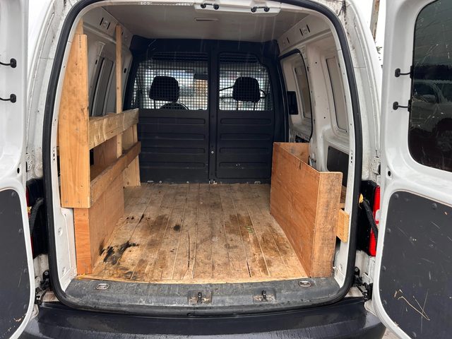 VW Caddy 1.6TDI EURO 5 - автомобили, коли, обяви за нови и употребявани 9