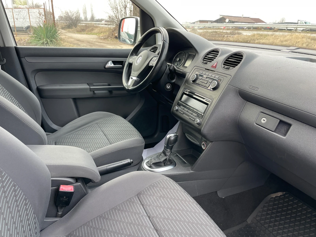 VW Caddy 1.6TDI-102-AVTOMAT-ITALIA - автомобили, коли, обяви за нови и употребявани 4