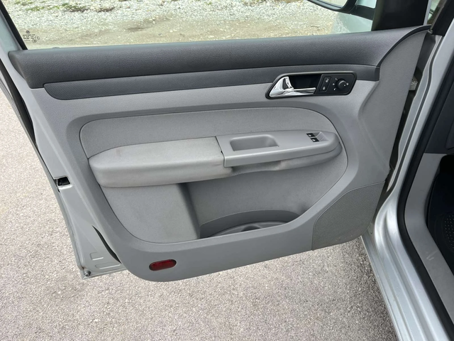 VW Caddy 1.9TDI 105кс. КЛИМАТИК EURO 4 ПАРКТРОНИК - автомобили, коли, обяви за нови и употребявани 6