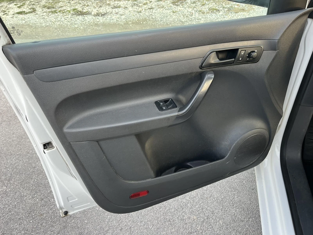 VW Caddy MAXI 1.6TDI 102кс EURO 5B КЛИМАТИК - автомобили, коли, обяви за нови и употребявани 6