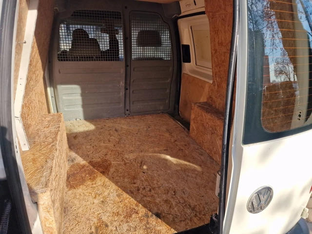 VW Caddy 1.9TDi - автомобили, коли, обяви за нови и употребявани 6