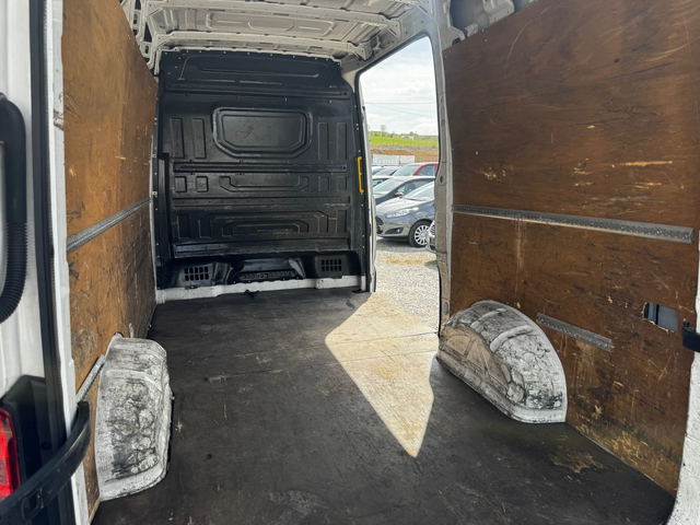 VW Crafter 2.0TDI 140 A/C EURO 6B - автомобили, коли, обяви за нови и употребявани 9
