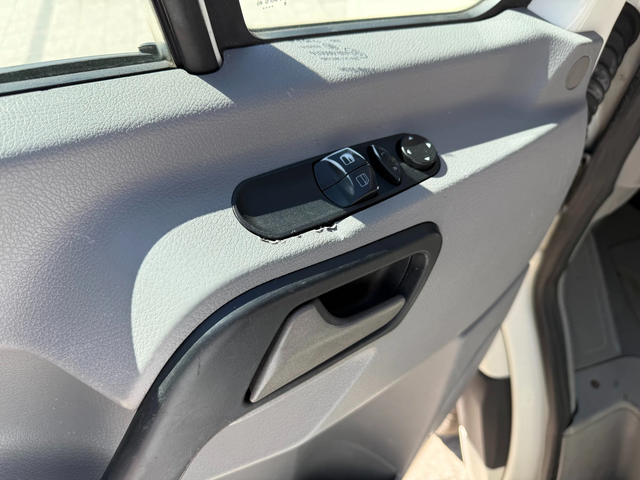 VW Crafter 2.5TDI Клима L2H1 - автомобили, коли, обяви за нови и употребявани 11