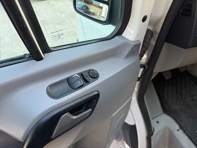 VW Crafter 2.5TDI 3.5т. Клима L2H2 - автомобили, коли, обяви за нови и употребявани 10