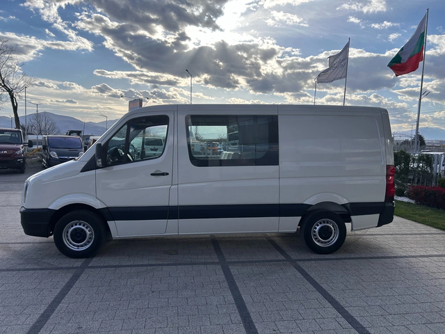 VW Crafter 2.5TDI L2H1 Клима 6-местен - автомобили, коли, обяви за нови и употребявани 2