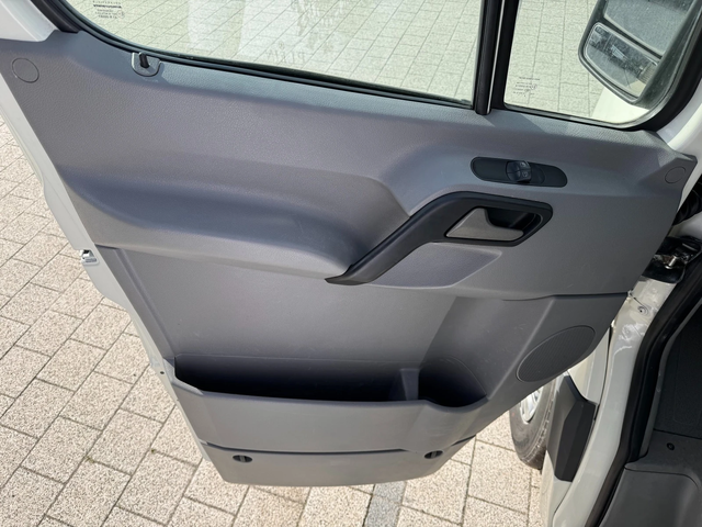 VW Crafter 2.5TDI 6-местен Клима Euro 5 - автомобили, коли, обяви за нови и употребявани 13