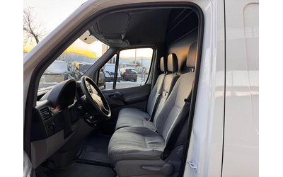 VW Crafter 2.5TDI Климатроник L2H2 - автомобили, коли, обяви за нови и употребявани 7