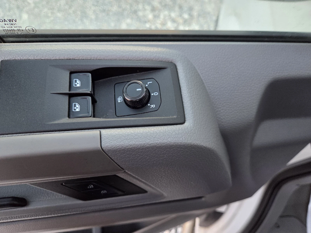 VW Crafter ХЛАДИЛЕН, 2 камери, Автомат, Климатик - автомобили, коли, обяви за нови и употребявани 11