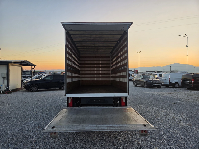 VW Crafter 2.0 TDI, Падащ борд, Климатик, До 3.5 тона - автомобили, коли, обяви за нови и употребявани 12